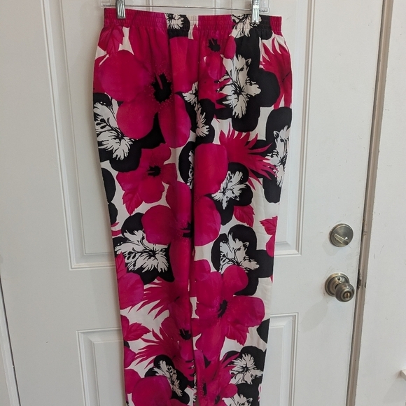 Diane Gilman Silk Lounge Set - Picture 4 of 5